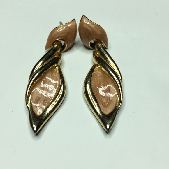Jewelry - Peach danglingly Earrings Jewelry - Peach danglingly Earrings